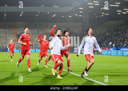 Abschließende Jubilierung UB, von links nach rechts Kevin MOEHWALD (MÃ¶hwald, UB), Max KRUSE (UB), Niko GIESSELMANN (UB), Genki HARAGUCHI (UB), Rani KHEDIRA (UB), Fußball 1st Bundesliga, Spieltag 17th, VfL Bochum (BO) - Union Berlin (UB), am 18. Dezember 2021 in Bochum/Deutschland. #die DFL-Vorschriften verbieten die Verwendung von Fotos als Bildsequenzen und/oder quasi-Video # Â Stockfoto