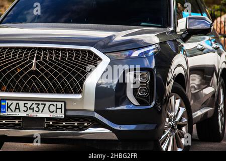 Uman, Ukraine - 6. September 2021: Neuer SUV Hyundai Palisade auf dem Parkplatz Stockfoto