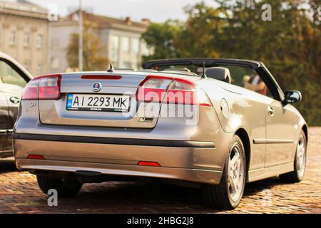 Chernigov, Ukraine - 24. Juli 2021: Saab 9-3 Cabriolet in der Stadt Stockfoto