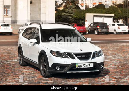 Chernigov, Ukraine - 24. Juli 2021: Weißer Saab 9-3X in der Stadt Stockfoto