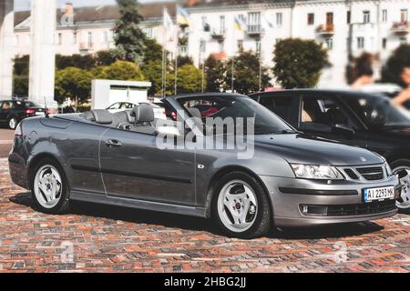 Chernigov, Ukraine - 24. Juli 2021: Saab 9-3 Cabriolet in der Stadt Stockfoto