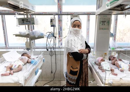 Indira Gandhi Kinderkrankenhaus in Kabul ist ein Kinderkrankenhaus in Afghanistan. Kinder unter 5 Jahren, die an Unterernährung leiden, werden ins Krankenhaus eingeliefert. Stockfoto