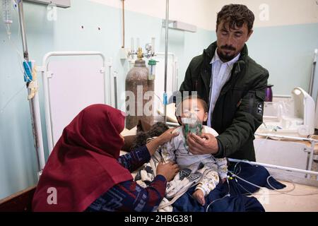 Indira Gandhi Kinderkrankenhaus in Kabul ist ein Kinderkrankenhaus in Afghanistan. Kinder unter 5 Jahren, die an Unterernährung leiden, werden ins Krankenhaus eingeliefert. Stockfoto