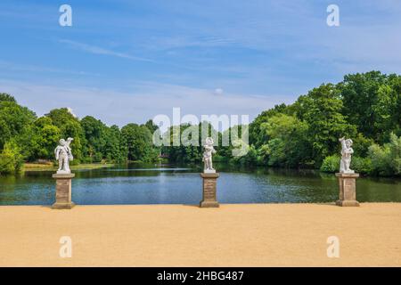 Berlin, Deutschland, Statuen am See im Schlosspark Charlottenburg Stockfoto