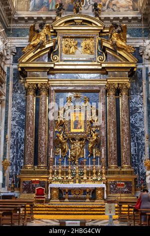 Rom, Italien, Basilika Santa Maria Maggiore (Basilica di Santa Maria Maggiore), Altar der Borghese-Kapelle mit der wundertätigen Ikone der Jungfrau Maria - Salus Po Stockfoto