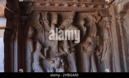 Der Varaha Cave Temple. Alt- Statuen in Felsen geschnitzt. Dies ist eine Funktion in mehreren hinduistischen Schriften. Rock backround Stockfoto