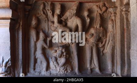 Der Varaha Cave Temple. Alt- Statuen in Felsen geschnitzt. Dies ist eine Funktion in mehreren hinduistischen Schriften. Rock backround Stockfoto