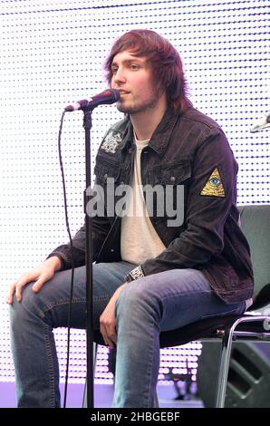 Coca Cola Future Flames Josh Franceschi of You Me At Six tritt am 01. Juni 2011 im Westfield, London, auf. Stockfoto