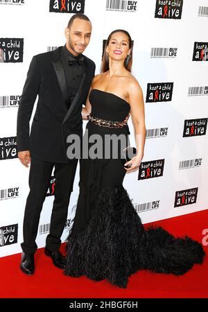 Swizz Beatz und Alicia Keys kommen am „Keep A Child Alive“ Black Ball im Roundhouse in London an Stockfoto