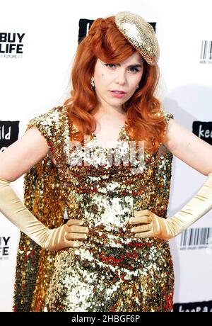 Paloma Faith kommt beim Black Ball Keep A Child Alive im Roundhouse, London an Stockfoto