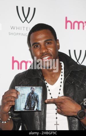 Jason Derulo feiert die Veröffentlichung seiner neuen Single 'Don't Wanna Go Home' im Whiteley's Shopping Centre in Queensway, London. Stockfoto