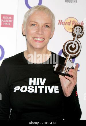 Annie Lennox gewinnt den Silver Clef Award O2 bei den Nordoff Robbins O2 Silver Clef Awards im Hilton Hotel in London. Stockfoto