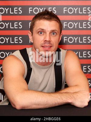 Jake Shears bei der Buchunterschrift „One Day in the Life of Jake Shears“ in Foyles, London Stockfoto