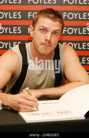 Jake Shears bei der Buchunterschrift „One Day in the Life of Jake Shears“ in Foyles, London Stockfoto