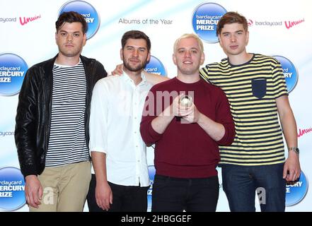 (Von links nach rechts) Jeremy Pritchard, Michael Spearman, Jonathan Higgs und Alex Robertshaw von allem während der Bekanntgabe der Barclaycard-Mercury-Preise im Londoner Hospital, wo ihr Album man Alive nominiert wurde. Stockfoto