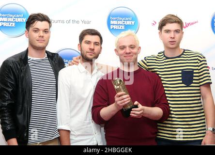 (Von links nach rechts) Jeremy Pritchard, Michael Spearman, Jonathan Higgs und Alex Robertshaw von allem während der Bekanntgabe der Barclaycard-Mercury-Preise im Londoner Hospital, wo ihr Album man Alive nominiert wurde. Stockfoto