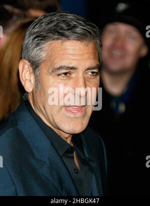 George Clooney kommt bei der Premiere von „The Ides of March“ auf dem Odeon Leicester Square im Rahmen des BFI London Film Festival 55th an. Stockfoto