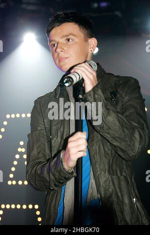 Bradley Johnson von Ex X Factor-Kandidaten, Nu Vibe, tritt im G-A-Y Heaven in London auf. Stockfoto