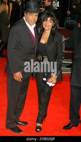 Tito Jackson und Rebbie Jackson kommen zur britischen Premiere von Michael Jackson: The Life of an Icon im Empire Cinema am Leicester Square im Zentrum von London. Stockfoto