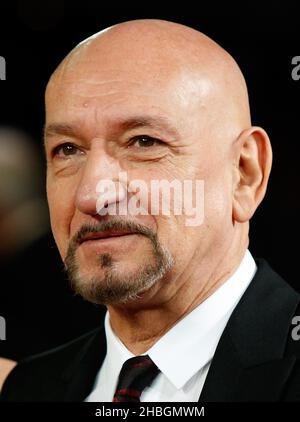 Sir Ben Kingsley bei der Royal Film Premiere von „Hugo“ im Odeon, Leicester Square in London Stockfoto