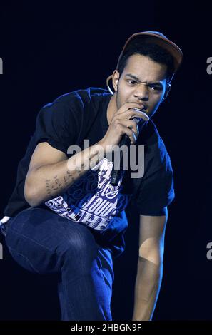 Jordan Stephens aus Rizzle tritt während des Capital FM Jingle Bell Ball 2011 in der O2 Arena, London, auf die Bühne. Stockfoto