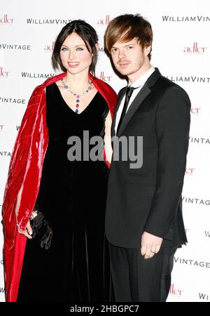 Sophie Ellis Bextor und Richard Jones besuchen WilliamVintage und Gillian Anderson - privates Abendessen Hansom Hall, St Pancras Renaissance Hotel, Euston Road, London, Februar 10,2012. Stockfoto