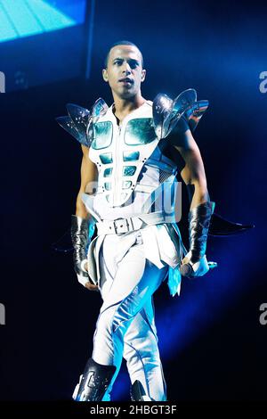 Marvin Humes von JLS tritt auf der Bühne der O2 Arena in London auf. Stockfoto