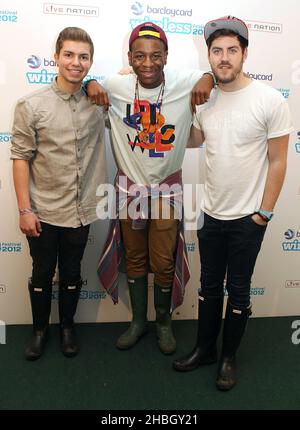 (Von links nach rechts) Sonny Jay, Te Eugene Qhaira und Eddie Brett von den liebenswerten Rogues posieren hinter der Bühne beim Tag 3 des Barclaycard Wireless Festivals im Hyde Park in London. Stockfoto