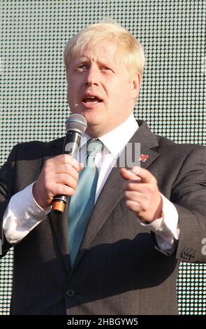 Bürgermeister Boris Johnson bei Coca-Colas London 2012 Olympic Fackel Relay Concert im Hyde Park in London. Stockfoto