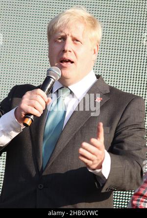 Der Bürgermeister von London, Boris Johnson, bei Coca-Colas London 2012 Olympic Fackel Relay Concert im Hyde Park in London. Stockfoto