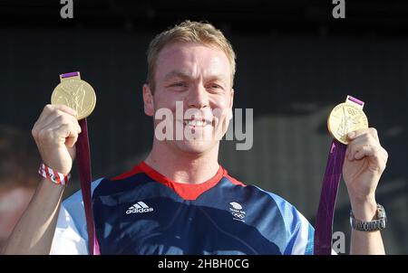 Sir Chris Hoy, zweimal Olympiasieger für den Radsport-Mannschaftssprint und Männer-Keirin beim BT London Live-Konzert zur Feier der Olympischen Spiele 2012 in London, Hyde Park im Zentrum von London. Stockfoto