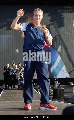 Sir Chris Hoy, zweimal Olympiasieger für den Radsport-Mannschaftssprint und Männer-Keirin beim BT London Live-Konzert zur Feier der Olympischen Spiele 2012 in London, Hyde Park im Zentrum von London. Stockfoto