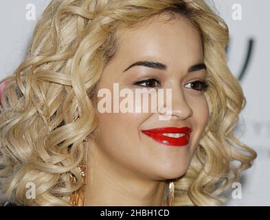 Rita Ora wirbt für ihre neue Single im Whiteley Shopping Centre in London. Stockfoto