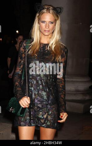 Poppy Delevingne Ankunft in Chanel: Little Black Jacket Privatansicht in der Saatchi Gallery auf der Kings Road in London. Stockfoto