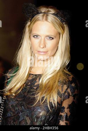 Poppy Delevingne Ankunft in Chanel: Little Black Jacket Privatansicht in der Saatchi Gallery auf der Kings Road in London. Stockfoto