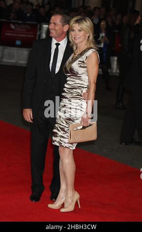 Grant Bovey und Anthea Turner bei ihrer Ankunft bei der Crossfire-Premiere auf dem BFI Film Festival 56th im Odeon, Leicester Square in London. Stockfoto