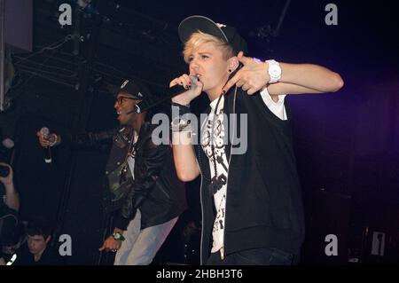 Charlotte Rundle und Simeon Dixon von MK1 unterstützen JLS bei der Aufführung im G-A-Y Heaven in London. Stockfoto