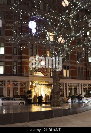 The Mount Street Christmas Lights in Mayfair, London. Stockfoto