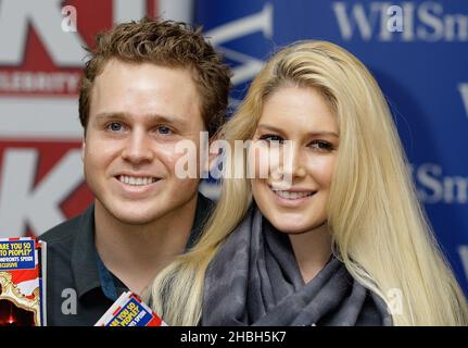 Heidi Montag und Spencer Pratt unterzeichnen Kopien des OK Magazine im WHSmith, im Brent Cross Shopping Centre in London. Stockfoto