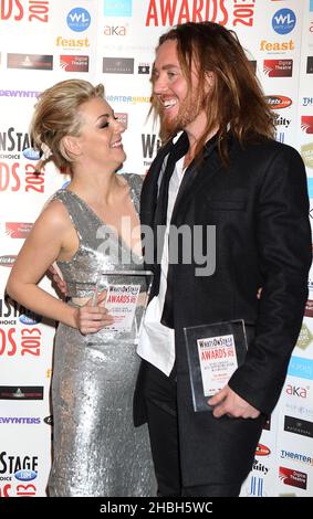 Gewinner der besten Schauspielerin Sheridan Smith und Gewinner des besten Nebendarstellers Tim Minchin backstage bei den Whatsonstage Awards im Palace Theatre in London. Stockfoto