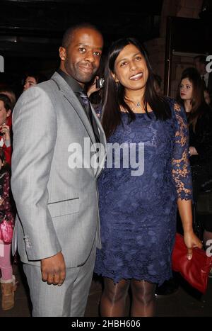 Adrian Lester und Lolita Chakrabarti nehmen an den Whatsonstage Awards im Palace Theatre in London Teil. Stockfoto