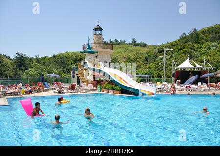 Hotelpool, Grand Cettia Hotel Apartments, Marmaris, Halbinsel Datca, Provinz Mulga, Republik Türkiye Stockfoto