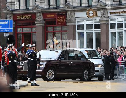 Der Sarg von Baroness Thatcher kommt an der St. Paul's Cathedral im Zentrum von London an. Stockfoto