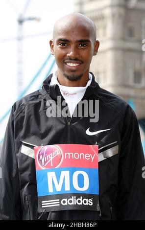 Mo Farah beim Virgin London Marathon Photocall im Tower Hotel in London. Stockfoto