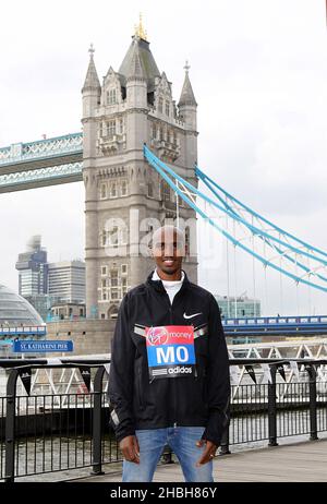 Mo Farah beim Virgin London Marathon Photocall im Tower Hotel in London. Stockfoto