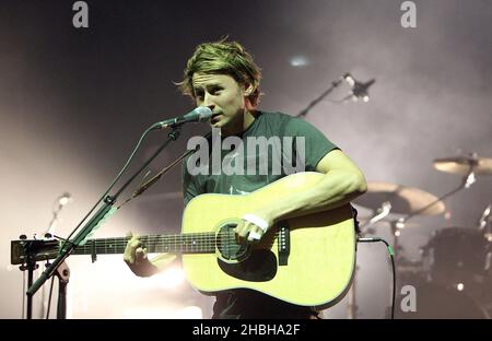 Ben Howard tritt bei Hammersmith Apollo in London auf. Stockfoto