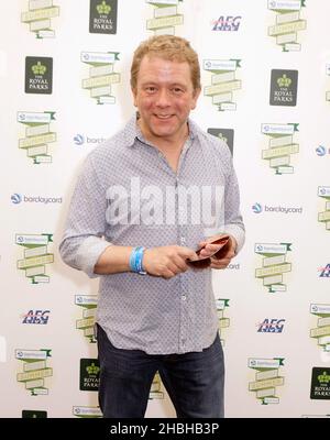 Jon Culshaw Back Stage beim Barclays Summertime Festival am ersten Tag im Hyde Park in London. Stockfoto