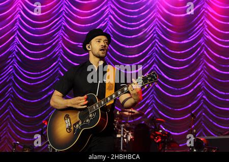 Justin Timberlake titelt und tritt auf der Bühne beim Wireless Festival Day 1 im Olympia Park, Stratford in East London auf. Stockfoto