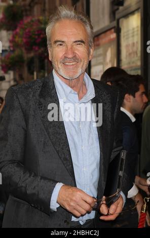 Larry Lamb nimmt an der Pride Press Night in den Trafalgar Studios in Whitehall, London, Teil. Stockfoto