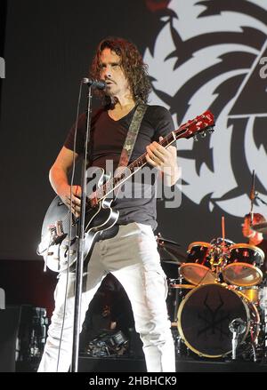 Chris Cornell tritt mit Soundgarden an der Brixton Academy in London auf. Stockfoto